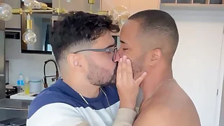 MARCOS GOIANO - NERD BUNDUDO ENTRANDO NA PICA Wind up NEG&Atilde;O - SEXO GAY BAREBACK - NEGRO DOTADO FODE PUTO DE &Oacute;CULOS
